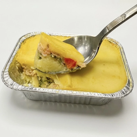 Запеканка картофельная с брокколи и лососем